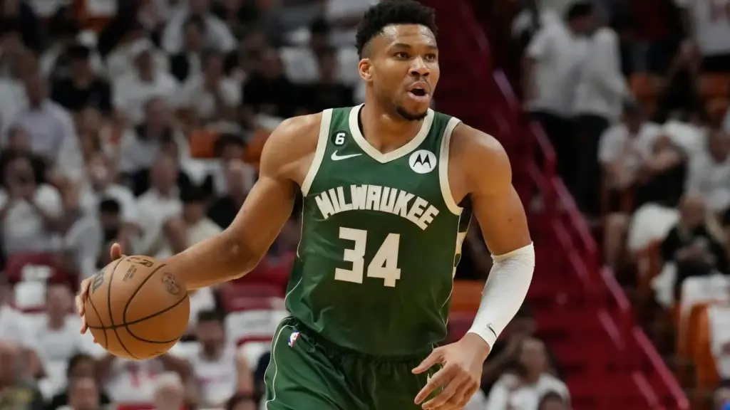 Giannis Antetokounmpo - Milwaukee Bucks